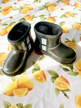 UGG Kids Glossy Black Waterproof Ankle Boots Size 10